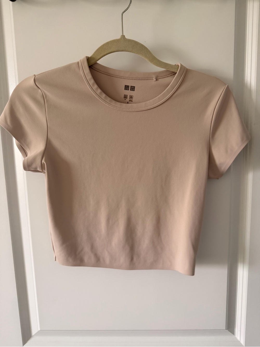 Uniqlo Short Sleeve Crewneck Crop Top in Blush Pink